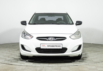 Подержанный автомобиль Hyundai Solaris Sedan 2011 года (2 фото)