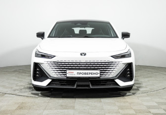 Подержанный автомобиль Changan UNI-V 2024 года (2 фото)