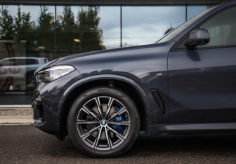 Подержанный автомобиль BMW X5 2020 года (10 фото)