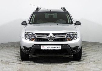 Подержанный автомобиль Renault Duster 2015 года (2 фото)