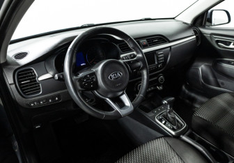 Подержанный автомобиль Kia Rio Sedan 2019 года (11 фото)