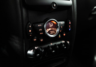Подержанный автомобиль MINI Countryman 2014 года (15 фото)