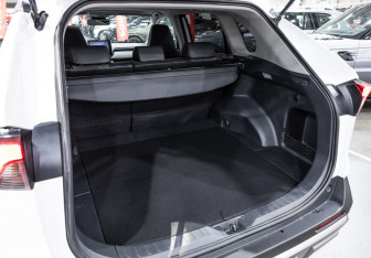 Подержанный автомобиль Toyota RAV4 2022 года (26 фото)