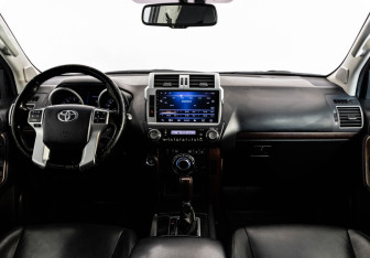 Подержанный автомобиль Toyota Land Cruiser Prado 2017 года (11 фото)