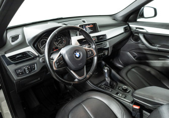 Подержанный автомобиль BMW X1 2015 года (11 фото)