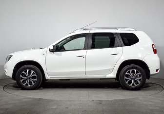Подержанный автомобиль Nissan Terrano 2017 года (8 фото)