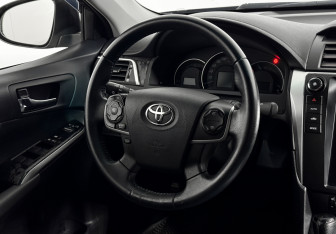 Подержанный автомобиль Toyota Camry Sedan 2012 года (15 фото)