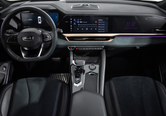 Подержанный автомобиль Geely Monjaro 2022 года (15 фото)