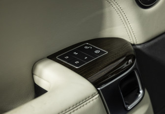 Подержанный автомобиль Land Rover Range Rover Sport 2016 года (16 фото)