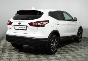Подержанный автомобиль Nissan Qashqai 2017 года (5 фото)
