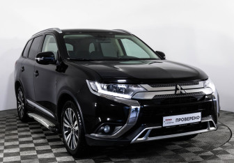 Подержанный автомобиль Mitsubishi Outlander 2019 года (3 фото)