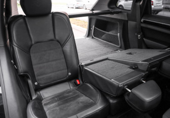 Подержанный автомобиль Porsche Cayenne 2016 года (34 фото)