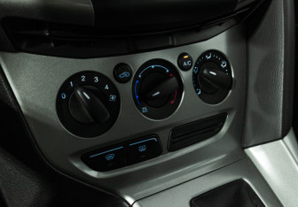 Подержанный автомобиль Ford Focus Wagon 2012 года (16 фото)