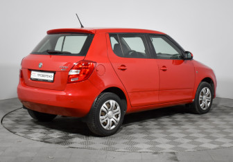 Подержанный автомобиль Skoda Fabia Hatchback 2012 года (5 фото)