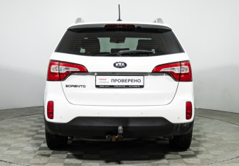 Подержанный автомобиль Kia Sorento 2016 года (6 фото)