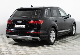 Подержанный автомобиль Audi Q7 2017 года (5 фото)