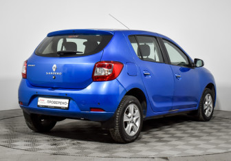 Подержанный автомобиль Renault Sandero 2015 года (5 фото)