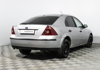 Подержанный автомобиль Ford Mondeo Liftback 2002 года (5 фото)