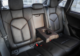 Подержанный автомобиль Porsche Macan 2014 года (35 фото)