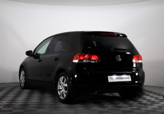 Подержанный автомобиль Volkswagen Golf Hatchback 2012 года (3 фото)