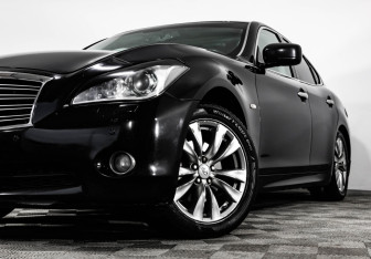 Подержанный автомобиль Infiniti M Sedan 2012 года (2 фото)