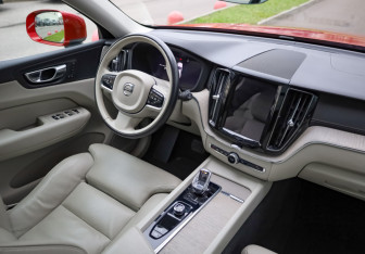 Подержанный автомобиль Volvo XC60 2021 года (9 фото)