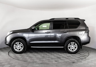 Подержанный автомобиль Toyota Land Cruiser Prado 2013 года (9 фото)