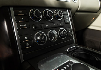 Подержанный автомобиль Land Rover Range Rover 2012 года (17 фото)