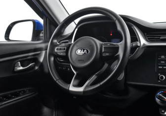 Подержанный автомобиль Kia Rio Sedan 2020 года (14 фото)