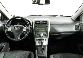 Подержанный автомобиль Toyota Corolla Sedan 2007 года (13 фото)