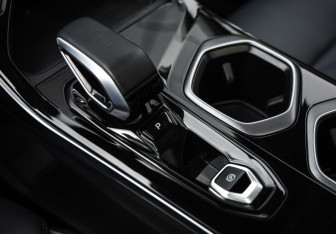 Подержанный автомобиль Geely Atlas 2024 года (21 фото)