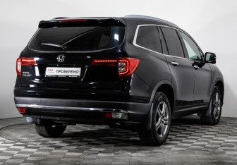 Подержанный автомобиль Honda Pilot 2018 года (6 фото)