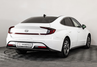 Подержанный автомобиль Hyundai Sonata 2021 года (5 фото)
