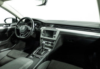 Подержанный автомобиль Volkswagen Passat Sedan 2017 года (9 фото)