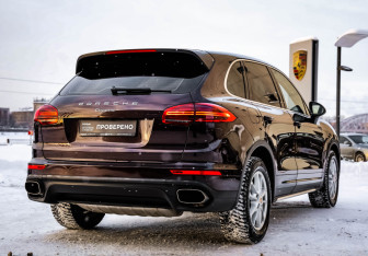 Подержанный автомобиль Porsche Cayenne 2015 года (7 фото)