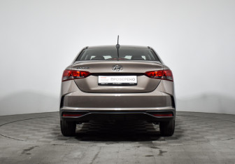 Подержанный автомобиль Hyundai Solaris Sedan 2021 года (6 фото)