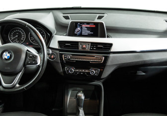 Подержанный автомобиль BMW X1 2015 года (14 фото)