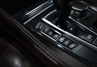 Подержанный автомобиль BMW X6 M 2015 года (24 фото)