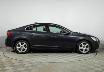 Подержанный автомобиль Volvo S60 2012 года (4 фото)