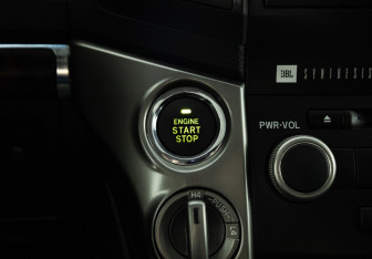 Подержанный автомобиль Toyota Land Cruiser Suv 2011 года (20 фото)