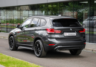Подержанный автомобиль BMW X1 2019 года (8 фото)