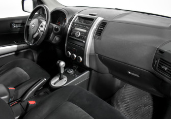 Подержанный автомобиль Nissan X-Trail 2012 года (13 фото)