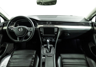 Подержанный автомобиль Volkswagen Passat Sedan 2017 года (13 фото)