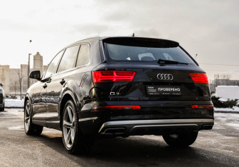 Подержанный автомобиль Audi Q7 2019 года (9 фото)