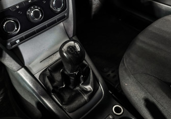Подержанный автомобиль Skoda Octavia Liftback 2011 года (10 фото)