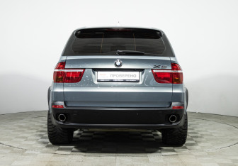 Подержанный автомобиль BMW X5 2007 года (6 фото)