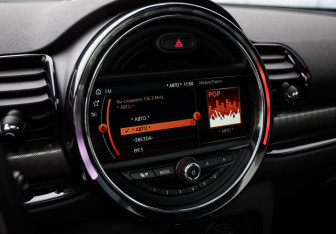 Подержанный автомобиль MINI Clubman Wagon 2018 года (15 фото)