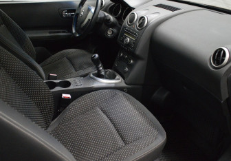 Подержанный автомобиль Nissan Qashqai 2008 года (12 фото)
