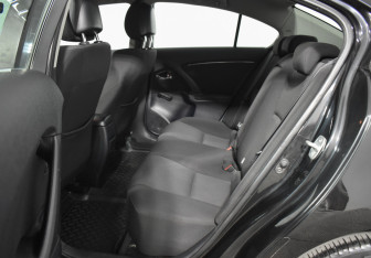 Подержанный автомобиль Toyota Avensis Sedan 2009 года (11 фото)