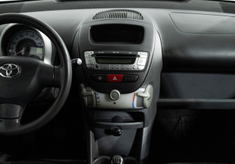 Подержанный автомобиль Toyota Aygo 2006 года (14 фото)